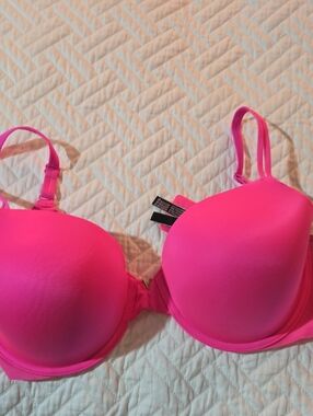 Victoria's Secret Bright Hot Pink Molded Push-Up Bra
